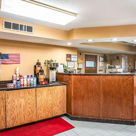 Econo Lodge Princeton Екстериор снимка