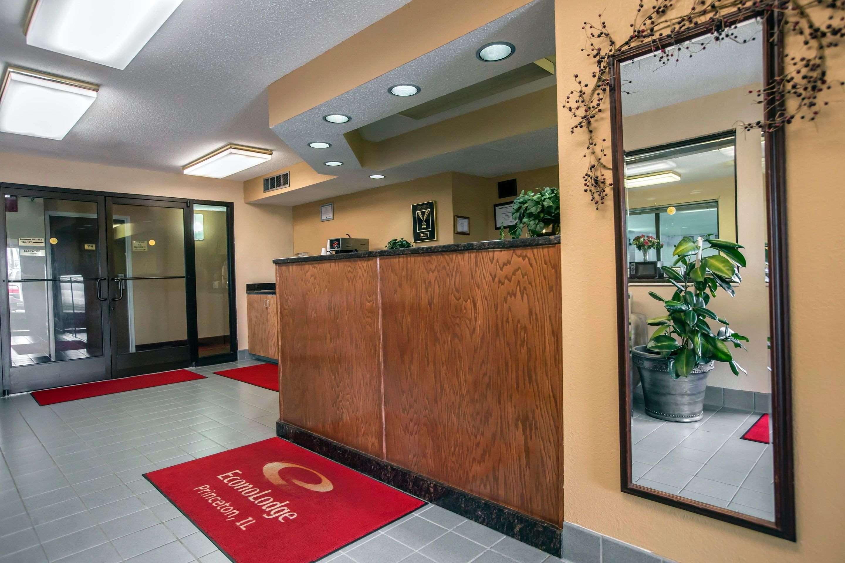 Econo Lodge Princeton Екстериор снимка