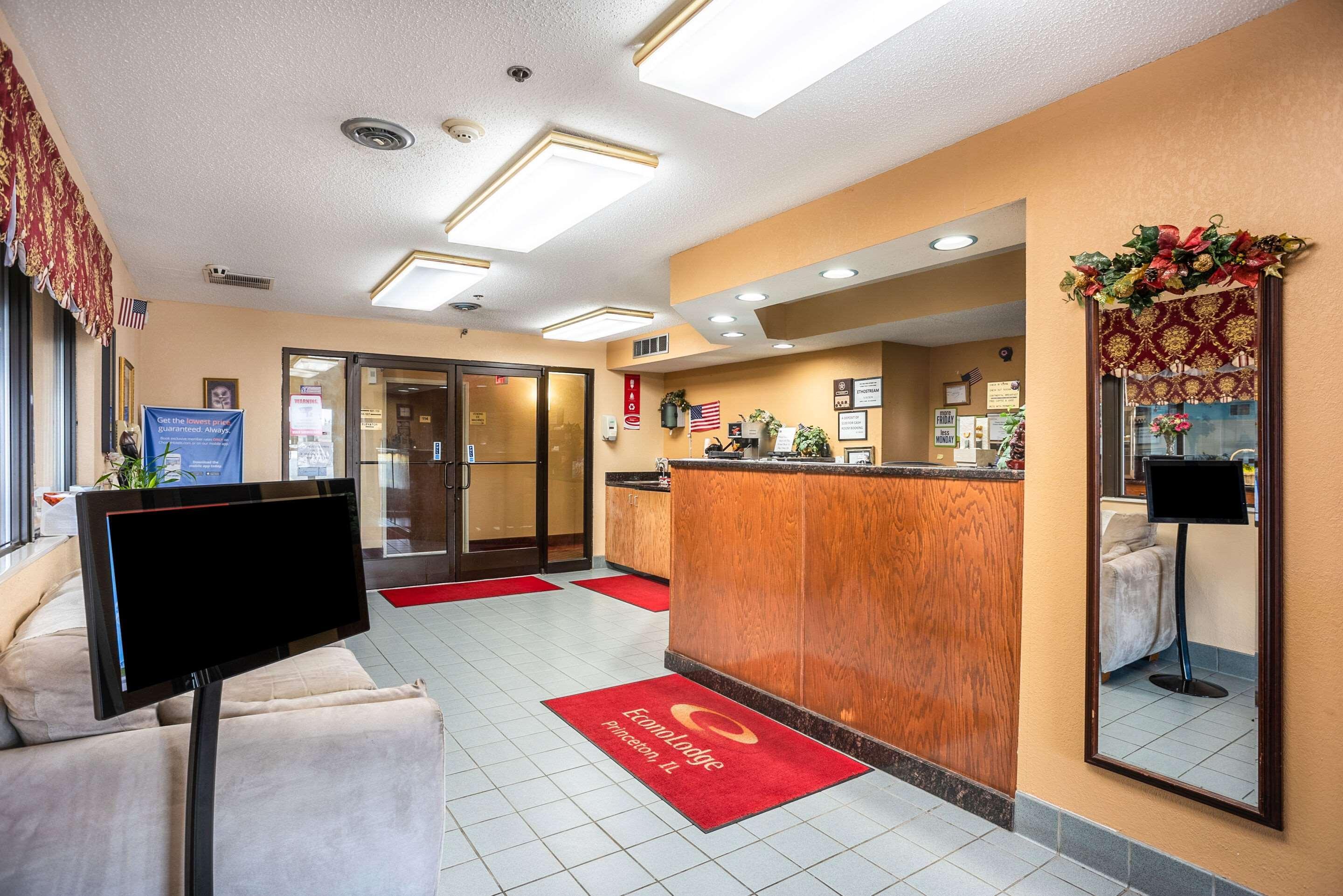 Econo Lodge Princeton Екстериор снимка