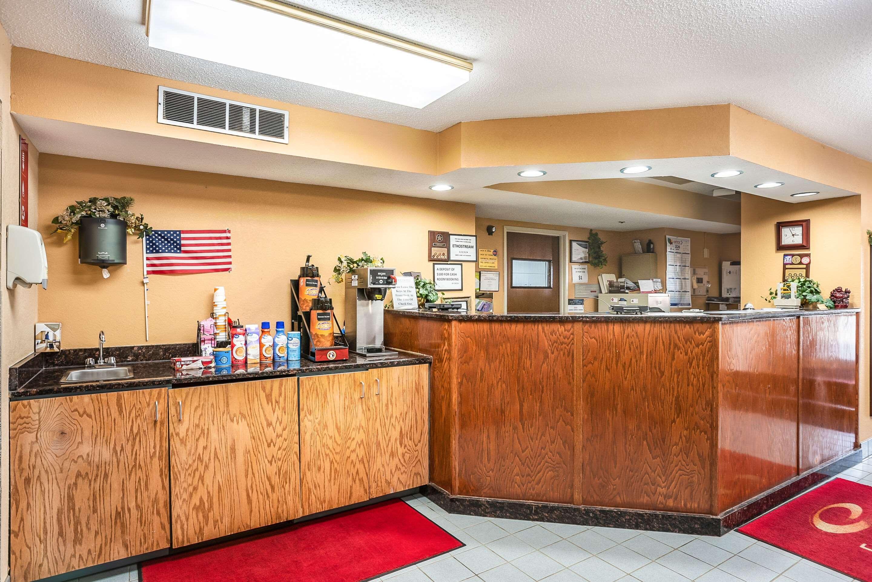 Econo Lodge Princeton Екстериор снимка